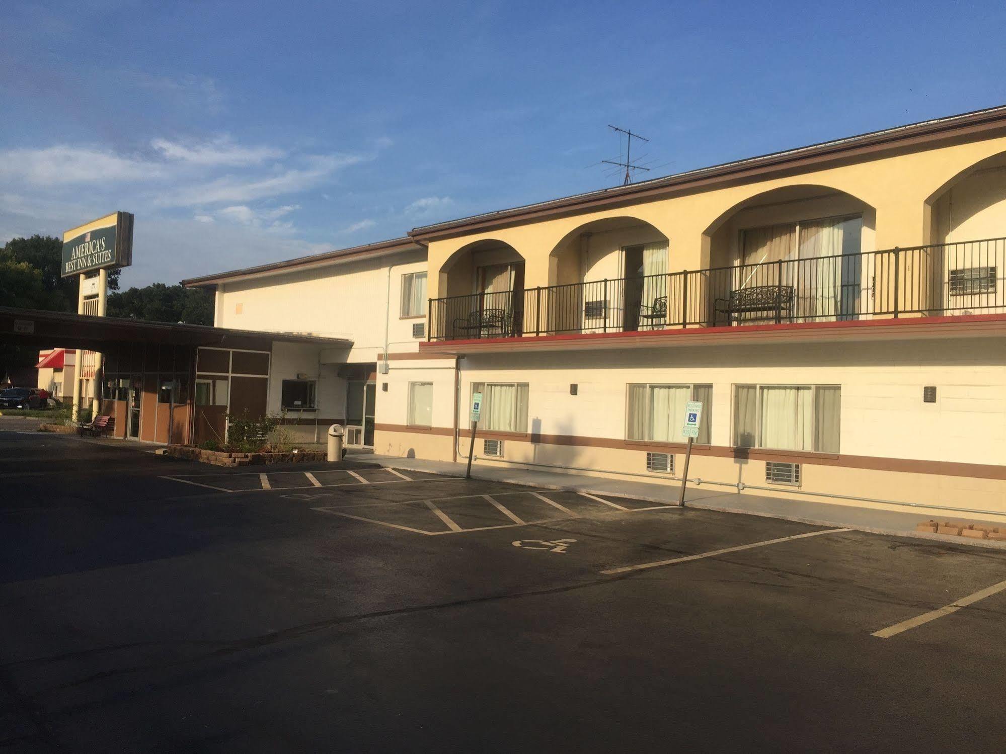 Americas Best Inn & Suites Urbana Exteriér fotografie